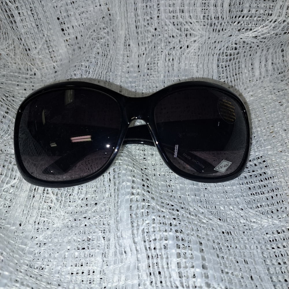 Beautiful Black Sunglasses with Rhinestones